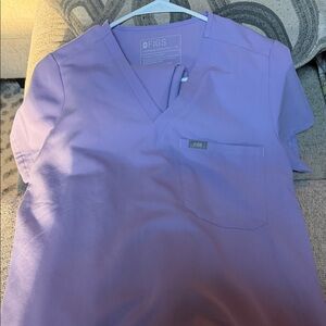 Figs Women's Lavender V-Neck Scrub Top size xs